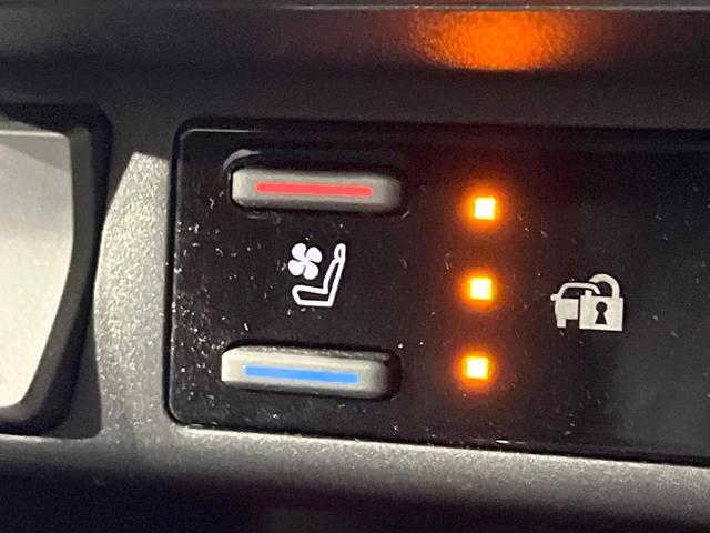 RAV4 ハイブリッドアドベンチャー オフロードパッケージII 4WD 禁煙車 純正10.5型ディスプレイオーディオ バックカメラ 衝突軽減装置 レーダークルーズ シートエアコン シートヒーター LEDヘッド LEDフォグ ルーフレール ブレーキホールド(31枚目)