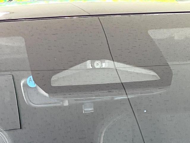 プリウス Ｇ　禁煙車　８型デイスプレイオーディオ　全周囲カメラ　衝突軽減装置　レーダークルーズ　ＥＴＣ　Ｂｌｕｅｔｏｏｔｈ　フルセグ　ドラレコ　コーナーセンサー　スマートキー　シートヒーター　ＬＥＤヘッド（5枚目）