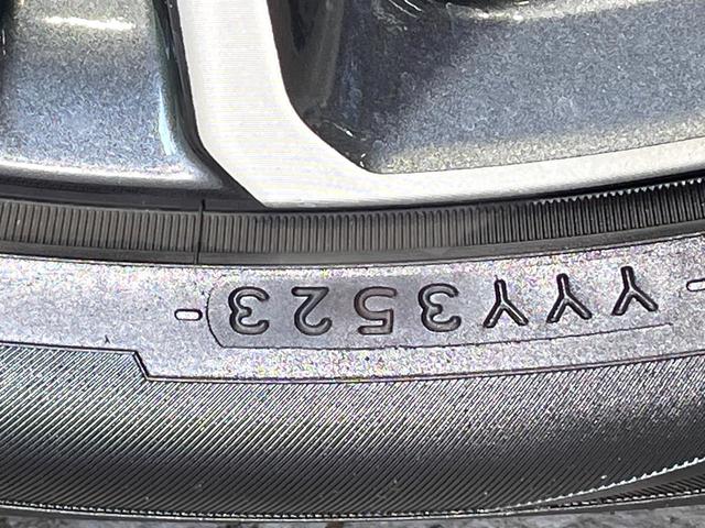 プリウス Ｚ　禁煙車　モデリスタエアロ　パノラマルーフ　全周囲カメラ　衝突被害軽減システム　レーダークルーズ　１２．３型ディスプレイオーディオ　電動リアゲート　前席シートエアコン　パワーシート　ＬＥＤヘッド　ＥＴＣ（30枚目）