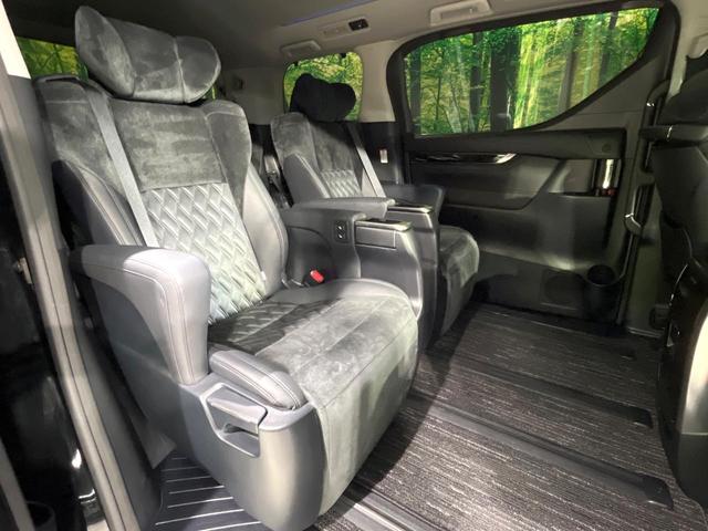 後部座席も気になるようなキズ・汚れやへたり等、大きなダメージはなく、良好な状態です。