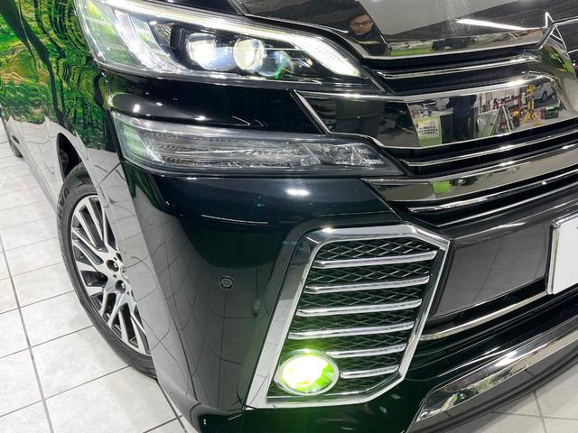 【ＬＥＤヘッドライト】悪天候や夜間走行時も良好な視界を確保し安心して運転できる高輝度ＬＥＤヘッドライトを装備！点灯速度が早く、消費電力も抑えられています。