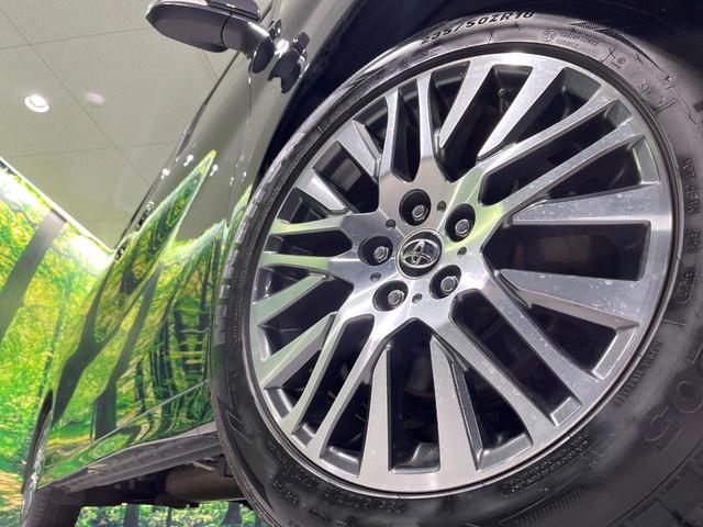【純正１８インチアルミホイール】外観にマッチした純正アルミホイールを装着しております。各種社外アルミホイールや、スタッドレスタイヤも取扱いしております。是非ご相談ください♪