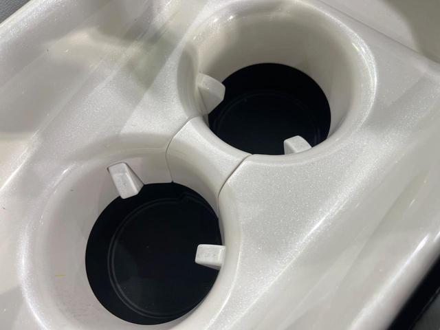 プリウスＰＨＶ Ａプレミアム　禁煙車　純正１１．６型ナビ　バックカメラ　衝突軽減装置　レーダークルーズ　ＥＴＣ　ＬＥＤヘッド　ＬＥＤフォグ　シートヒーター　パワーシート　ドラレコ　オートハイビーム　先行車発進お知らせ（61枚目）