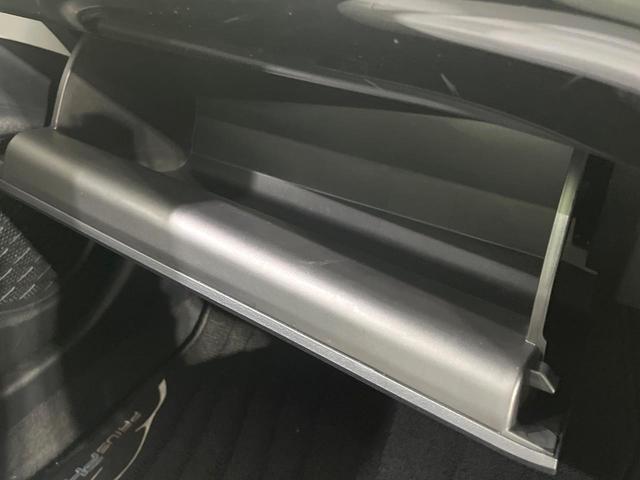 プリウスＰＨＶ Ａプレミアム　禁煙車　純正１１．６型ナビ　バックカメラ　衝突軽減装置　レーダークルーズ　ＥＴＣ　ＬＥＤヘッド　ＬＥＤフォグ　シートヒーター　パワーシート　ドラレコ　オートハイビーム　先行車発進お知らせ（64枚目）