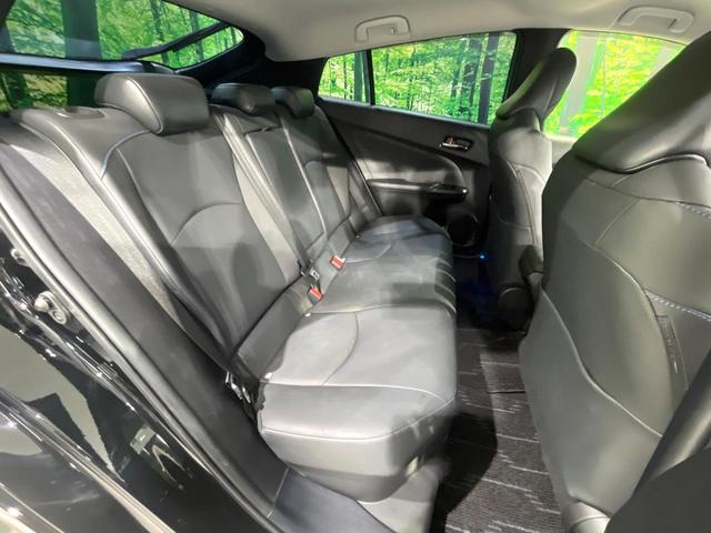 プリウス Ｓツーリングセレクション　禁煙車　ＴＲＤフルエアロ　９型ＢＩＧ－Ｘ　バックカメラ　衝突軽減装置　レーダークルーズ　ＥＴＣ　Ｂｌｕｅｔｏｏｔｈ　フルセグ　スマートキー　シートヒーター　ＬＥＤヘッドライト　ＬＥＤフォグ（9枚目）