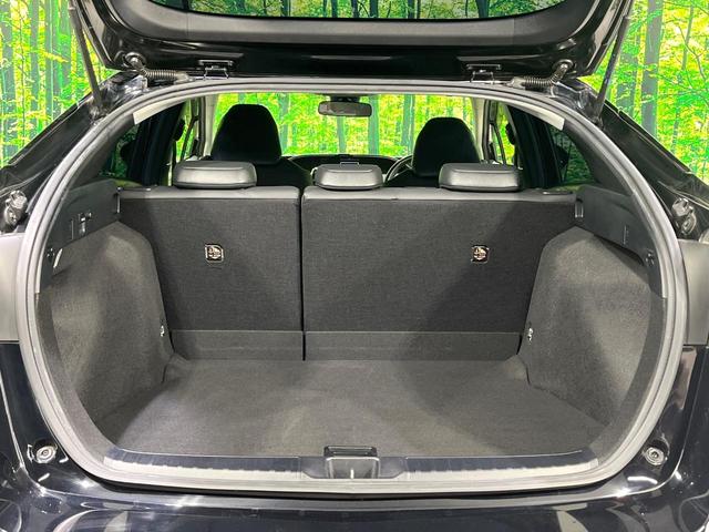 プリウス Ｓツーリングセレクション　禁煙車　ＴＲＤフルエアロ　９型ＢＩＧ－Ｘ　バックカメラ　衝突軽減装置　レーダークルーズ　ＥＴＣ　Ｂｌｕｅｔｏｏｔｈ　フルセグ　スマートキー　シートヒーター　ＬＥＤヘッドライト　ＬＥＤフォグ（27枚目）