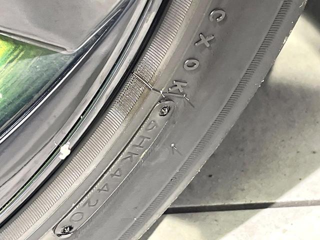 プリウス Ｓツーリングセレクション　禁煙車　ＴＲＤフルエアロ　９型ＢＩＧ－Ｘ　バックカメラ　衝突軽減装置　レーダークルーズ　ＥＴＣ　Ｂｌｕｅｔｏｏｔｈ　フルセグ　スマートキー　シートヒーター　ＬＥＤヘッドライト　ＬＥＤフォグ（32枚目）