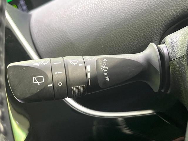 プリウス Ｓツーリングセレクション　禁煙車　ＴＲＤフルエアロ　９型ＢＩＧ－Ｘ　バックカメラ　衝突軽減装置　レーダークルーズ　ＥＴＣ　Ｂｌｕｅｔｏｏｔｈ　フルセグ　スマートキー　シートヒーター　ＬＥＤヘッドライト　ＬＥＤフォグ（44枚目）