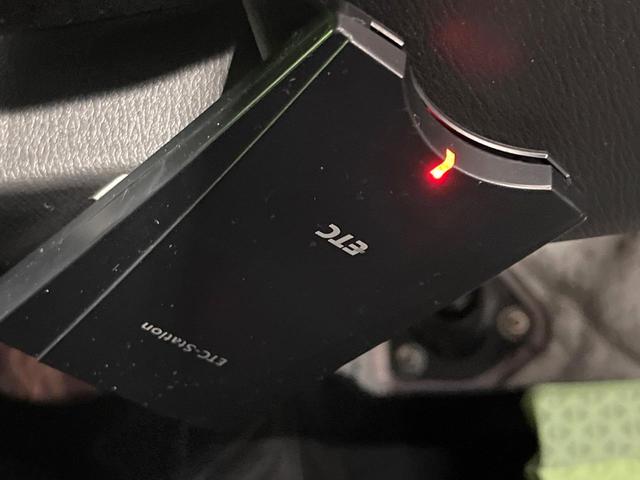 【ＥＴＣ】高速道路の料金所をストレスなく通過！話題のスポットやサービスエリアに多い「スマートＩＣ」利用時は必須のアイテムです。当店でセットアップを実施、ご納車当日からすぐにご利用いただけます！