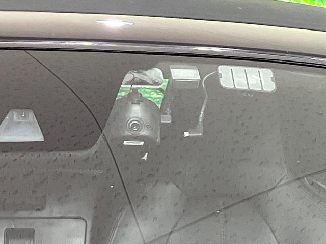 【ドライブレコーダー】安心・安全なカーライフに必須のドライブレコーダーを装備！走行中はもちろん、あおり運転や事故に遭遇した際の状況も映像で記録し、万一のリスクに備えます。