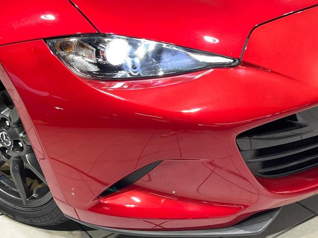 【ＬＥＤヘッドライト】悪天候や夜間走行時も良好な視界を確保し安心して運転できる高輝度ＬＥＤヘッドライトを装備！点灯速度が早く、消費電力も抑えられています。