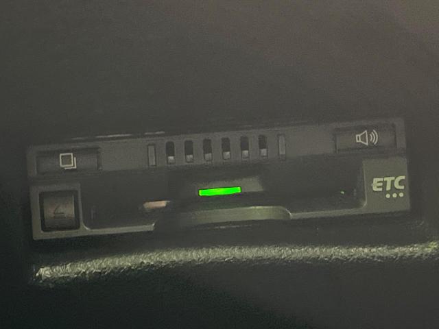 シエンタ ハイブリッドＧ　クエロ　禁煙車　ＳＤナビ　両側電動スライドドア　全周囲カメラ　衝突軽減装置　　ＥＴＣ　Ｂｌｕｅｔｏｏｔｈ　コーナーセンサー　スマートキー　ＬＥＤヘッド　ハーフレザーシート　シートヒーター　クルーズコントロール（7枚目）