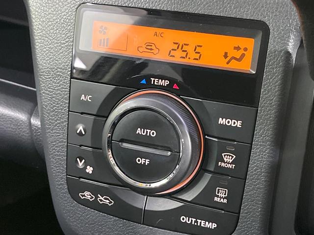 【オートエアコン】一度お好みの温度に設定すれば、車内の温度を検知し風量や温度を自動で調整。暑い…寒い…と何度もスイッチ操作をする必要はありません。快適な車内空間には必須の機能ですね♪