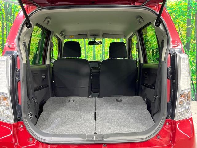 後席を格納すると、これだけの広さが！シーンに合わせたシートアレンジで、大きな荷物も積むことが出来ます♪