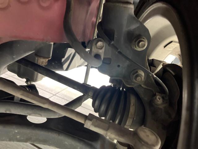 お車を安心してお乗りいただく為には、足回りの定期点検が欠かせません。サービスサポート（有償保証）では無料点検もご提供しており、安心のカーライフをお過ごしいただけるサポート体制が整っています。