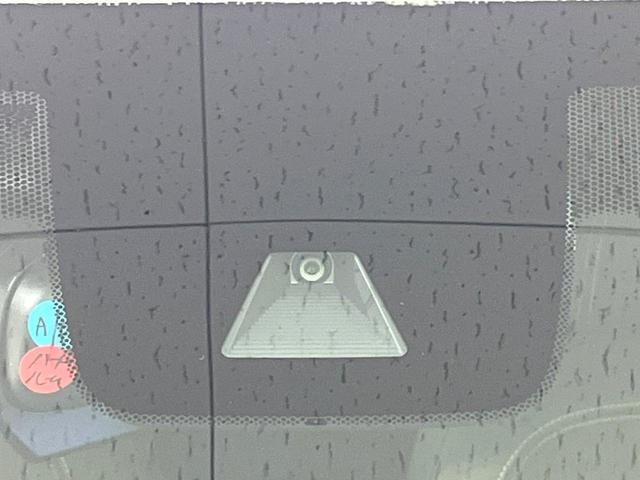 Ｎ－ＯＮＥ プレミアム　禁煙車　純正８型ナビ　バックカメラ　衝突軽減装置　合皮シート　シートヒーター　スマートキー　ＬＥＤヘッドライト　ＥＴＣ　オートエアコン　ドライブレコーダー　クルーズコントロール（3枚目）