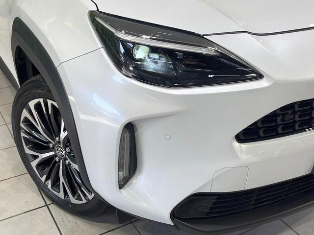 ヤリスクロス ハイブリッドZ 禁煙車 全周囲カメラ 衝突軽減 レーダークルーズ LEDヘッド ETC Bluetooth 純正8型ディスプレイオーディオ シートヒーター ステアリングヒーター オートハイビーム 純正18インチアルミ(12枚目)