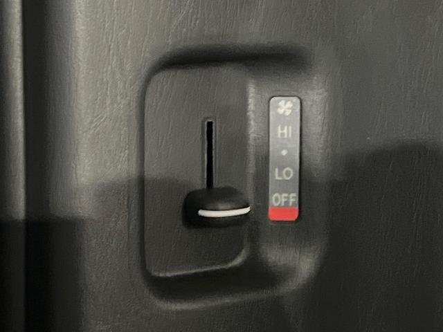 ハイエースバン ロングDX GLパッケージ 禁煙車 4WD ディーゼル 衝突軽減装置 両側スライドドア LEDヘッド デジタルインナーミラー 100V電源 オートハイビーム レーンアシスト オートライト プライバシーガラス(37枚目)