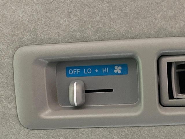 ハイエースバン ロングDX GLパッケージ 禁煙車 4WD ディーゼル 衝突軽減装置 両側スライドドア LEDヘッド デジタルインナーミラー 100V電源 オートハイビーム レーンアシスト オートライト プライバシーガラス(38枚目)