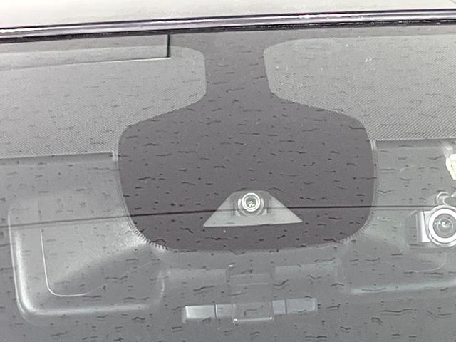 セレナ ｅ－パワー　オーテック　スポーツスペック　禁煙車　ＢＩＧ－Ｘ１１インチナビ　後席モニター　両側電動スライドドア　衝突軽減システム　全周囲カメラ　２トーンカラー　ハーフレザーシート　ＥＴＣ　Ｂｌｕｅｔｏｏｔｈ　デジタルインナーミラー（7枚目）