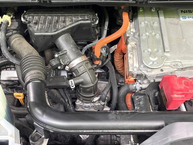 セレナ ｅ－パワー　オーテック　スポーツスペック　禁煙車　ＢＩＧ－Ｘ１１インチナビ　後席モニター　両側電動スライドドア　衝突軽減システム　全周囲カメラ　２トーンカラー　ハーフレザーシート　ＥＴＣ　Ｂｌｕｅｔｏｏｔｈ　デジタルインナーミラー（19枚目）