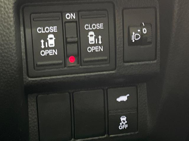 ステップワゴン ｅ：ＨＥＶスパーダ　登録済み未使用車　両側電動スライドドア　レーダークルーズ　電動リアゲート　ハーフレザーシート　コーナーセンサー　スマートキー　ＬＥＤヘッド　純正１６インチアルミ　オートライト　デュアルエアコン（4枚目）