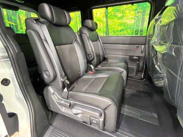 ステップワゴン ｅ：ＨＥＶスパーダ　登録済み未使用車　両側電動スライドドア　レーダークルーズ　電動リアゲート　ハーフレザーシート　コーナーセンサー　スマートキー　ＬＥＤヘッド　純正１６インチアルミ　オートライト　デュアルエアコン（9枚目）