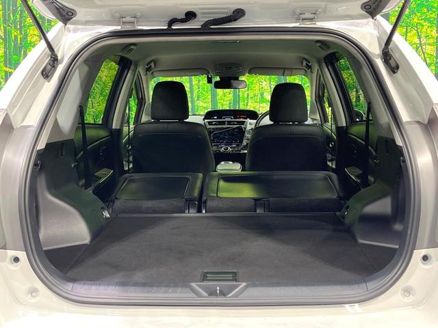 プリウスアルファ Ｇ　禁煙車　５人乗り　９型純正ナビ　バックカメラ　衝突軽減装置　レーダークルーズ　ＥＴＣ　Ｂｌｕｅｔｏｏｔｈ　フルセグ　ドラレコ　ハーフレザーシート　パワーシート　ＬＥＤヘッドライト　レーンアシスト（10枚目）