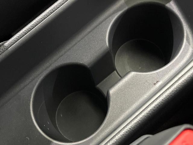 ヤリスクロス ハイブリッドＺ　禁煙車　全周囲カメラ　衝突軽減装置　２トーン　ディスプレイオーディオ　ＥＴＣ　Ｂｌｕｅｔｏｏｔｈ　フルセグ　ドラレコ　スマートキー　シートヒーター　電動シート　ステアリングヒーター　ＬＥＤヘッドライト（59枚目）