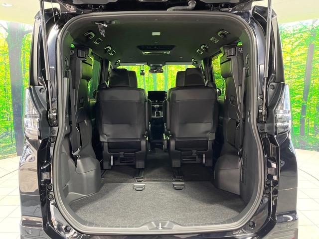 ���i�̂���������ʋ΁A���}���ɏ\���ȉ׎��X�y�[�X���m�ۂ��Ă���܂��B�Z�J���h�V�[�g��|���ƁA�傫�ȉו��̐ύڂ��\�ł���