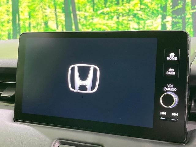 ヴェゼル ｅ：ＨＥＶ　Ｚ　禁煙車　純正９型ナビ　衝突軽減　バックカメラ　レーダークルーズ　ステアリングヒーター　ＥＴＣ　ドラレコ　シートヒーター　電動リアゲート　クリアランスソナー　オートハイビーム　置くだけ充電　スマートキー（3枚目）