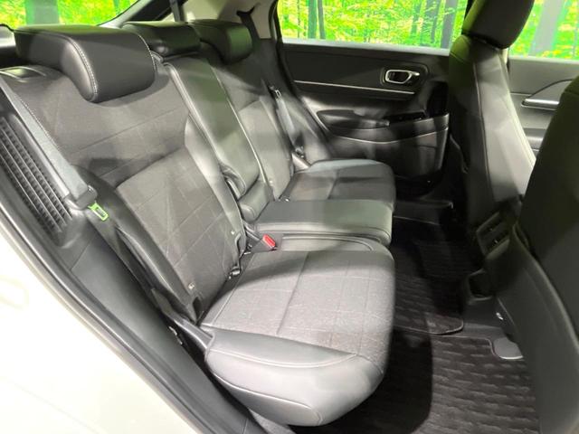 ヴェゼル ｅ：ＨＥＶ　Ｚ　禁煙車　純正９型ナビ　衝突軽減　バックカメラ　レーダークルーズ　ステアリングヒーター　ＥＴＣ　ドラレコ　シートヒーター　電動リアゲート　クリアランスソナー　オートハイビーム　置くだけ充電　スマートキー（9枚目）