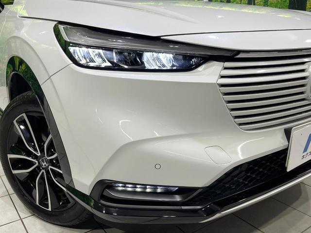 ヴェゼル ｅ：ＨＥＶ　Ｚ　禁煙車　純正９型ナビ　衝突軽減　バックカメラ　レーダークルーズ　ステアリングヒーター　ＥＴＣ　ドラレコ　シートヒーター　電動リアゲート　クリアランスソナー　オートハイビーム　置くだけ充電　スマートキー（12枚目）