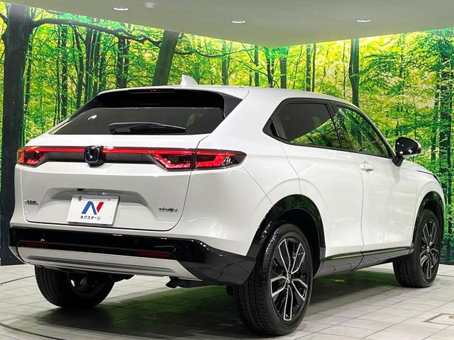 ヴェゼル ｅ：ＨＥＶ　Ｚ　禁煙車　純正９型ナビ　衝突軽減　バックカメラ　レーダークルーズ　ステアリングヒーター　ＥＴＣ　ドラレコ　シートヒーター　電動リアゲート　クリアランスソナー　オートハイビーム　置くだけ充電　スマートキー（17枚目）