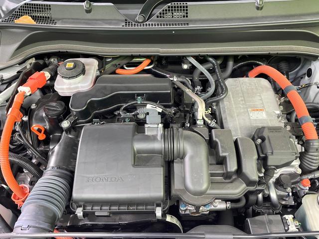 ヴェゼル ｅ：ＨＥＶ　Ｚ　禁煙車　純正９型ナビ　衝突軽減　バックカメラ　レーダークルーズ　ステアリングヒーター　ＥＴＣ　ドラレコ　シートヒーター　電動リアゲート　クリアランスソナー　オートハイビーム　置くだけ充電　スマートキー（18枚目）