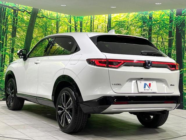 ヴェゼル ｅ：ＨＥＶ　Ｚ　禁煙車　純正９型ナビ　衝突軽減　バックカメラ　レーダークルーズ　ステアリングヒーター　ＥＴＣ　ドラレコ　シートヒーター　電動リアゲート　クリアランスソナー　オートハイビーム　置くだけ充電　スマートキー（24枚目）