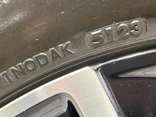 ヴェゼル ｅ：ＨＥＶ　Ｚ　禁煙車　純正９型ナビ　衝突軽減　バックカメラ　レーダークルーズ　ステアリングヒーター　ＥＴＣ　ドラレコ　シートヒーター　電動リアゲート　クリアランスソナー　オートハイビーム　置くだけ充電　スマートキー（29枚目）