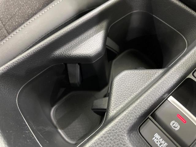 ヴェゼル ｅ：ＨＥＶ　Ｚ　禁煙車　純正９型ナビ　衝突軽減　バックカメラ　レーダークルーズ　ステアリングヒーター　ＥＴＣ　ドラレコ　シートヒーター　電動リアゲート　クリアランスソナー　オートハイビーム　置くだけ充電　スマートキー（59枚目）