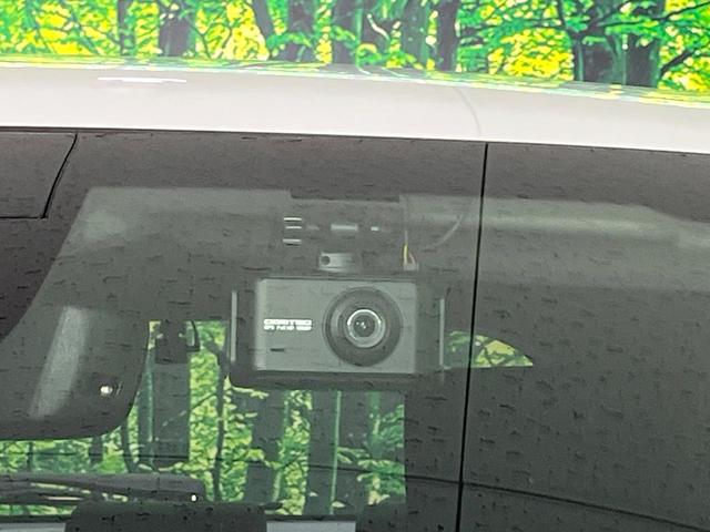 ヴェゼル ｅ：ＨＥＶ　Ｚ　禁煙車　純正９型ナビ　衝突軽減　バックカメラ　レーダークルーズ　ステアリングヒーター　ＥＴＣ　ドラレコ　シートヒーター　電動リアゲート　クリアランスソナー　オートハイビーム　置くだけ充電　スマートキー（63枚目）