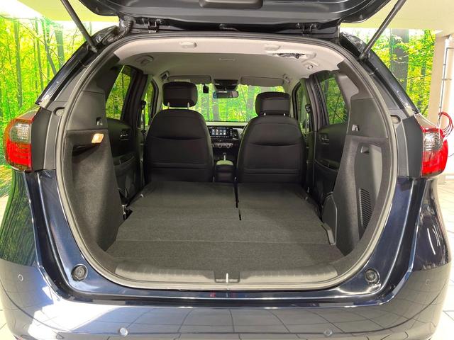 ���i�̂���������ʋ΁A���}���ɏ\���ȉ׎��X�y�[�X���m�ۂ��Ă���܂��B�Z�J���h�V�[�g��|���ƁA�傫�ȉו��̐ύڂ��\�ł���