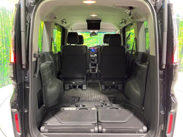 ���i�̂���������ʋ΁A���}���ɏ\���ȉ׎��X�y�[�X���m�ۂ��Ă���܂��B�Z�J���h�V�[�g��|���ƁA�傫�ȉו��̐ύڂ��\�ł���