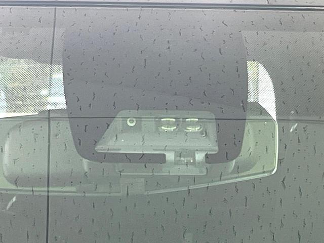 �y�g���^�Z�[�t�e�B�Z���X�z���s���ɑO���̎ԗ�����F�����A�Փ˂������Ȏ��͌x��ƃu���[�L�ŏՓˉ���Ɣ�Q�y�����A�V�X�g�B�����S�Ƀh���C�u�����y���݂��������܂��B