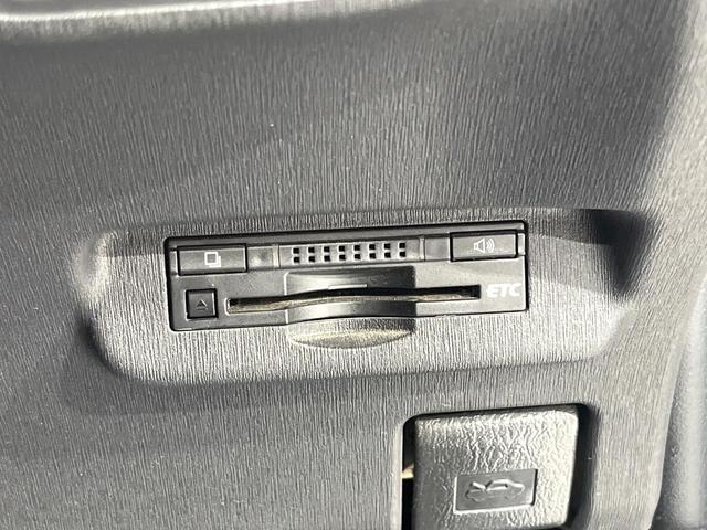 プリウス Ｓ　禁煙車　純正ＳＤナビ　コーナーセンサー　ＥＴＣ　Ｂｌｕｅｔｏｏｔｈ　フルセグ　ドラレコ　スマートキー　ＨＩＤヘッド　ＨＩＤフォグ　１５インチアルミホイール　電動格納ミラー　オートエアコン（6枚目）