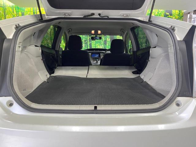 プリウス Ｓ　禁煙車　純正ＳＤナビ　コーナーセンサー　ＥＴＣ　Ｂｌｕｅｔｏｏｔｈ　フルセグ　ドラレコ　スマートキー　ＨＩＤヘッド　ＨＩＤフォグ　１５インチアルミホイール　電動格納ミラー　オートエアコン（10枚目）