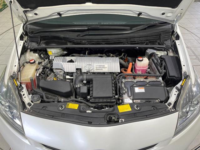 プリウス Ｓ　禁煙車　純正ＳＤナビ　コーナーセンサー　ＥＴＣ　Ｂｌｕｅｔｏｏｔｈ　フルセグ　ドラレコ　スマートキー　ＨＩＤヘッド　ＨＩＤフォグ　１５インチアルミホイール　電動格納ミラー　オートエアコン（18枚目）