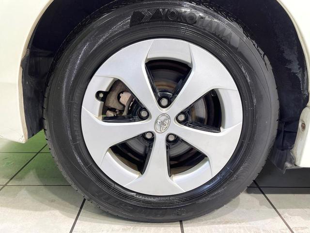 プリウス Ｓ　禁煙車　純正ＳＤナビ　コーナーセンサー　ＥＴＣ　Ｂｌｕｅｔｏｏｔｈ　フルセグ　ドラレコ　スマートキー　ＨＩＤヘッド　ＨＩＤフォグ　１５インチアルミホイール　電動格納ミラー　オートエアコン（26枚目）