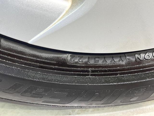 プリウス Ｓ　禁煙車　純正ＳＤナビ　コーナーセンサー　ＥＴＣ　Ｂｌｕｅｔｏｏｔｈ　フルセグ　ドラレコ　スマートキー　ＨＩＤヘッド　ＨＩＤフォグ　１５インチアルミホイール　電動格納ミラー　オートエアコン（27枚目）