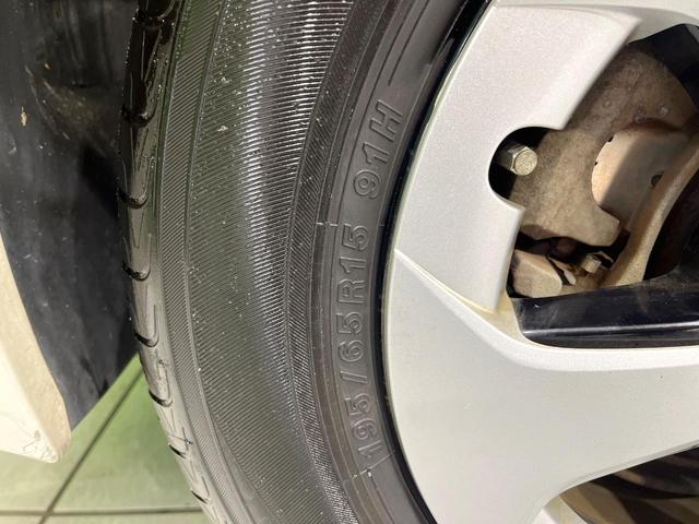 プリウス Ｓ　禁煙車　純正ＳＤナビ　コーナーセンサー　ＥＴＣ　Ｂｌｕｅｔｏｏｔｈ　フルセグ　ドラレコ　スマートキー　ＨＩＤヘッド　ＨＩＤフォグ　１５インチアルミホイール　電動格納ミラー　オートエアコン（28枚目）