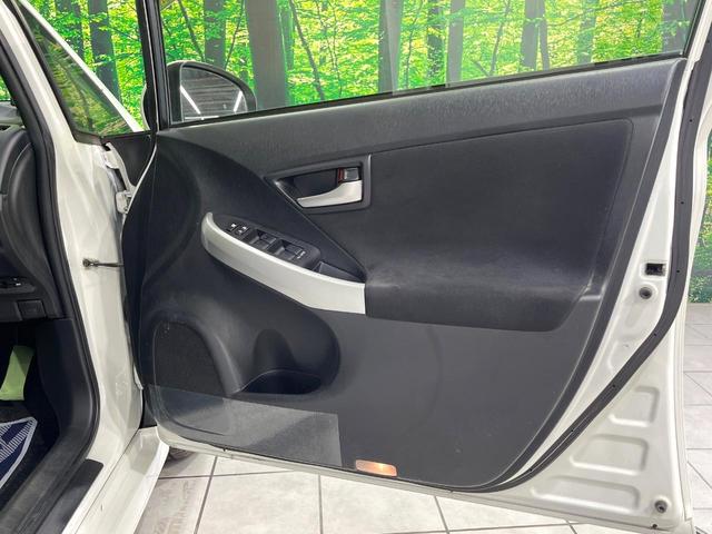 プリウス Ｓ　禁煙車　純正ＳＤナビ　コーナーセンサー　ＥＴＣ　Ｂｌｕｅｔｏｏｔｈ　フルセグ　ドラレコ　スマートキー　ＨＩＤヘッド　ＨＩＤフォグ　１５インチアルミホイール　電動格納ミラー　オートエアコン（36枚目）