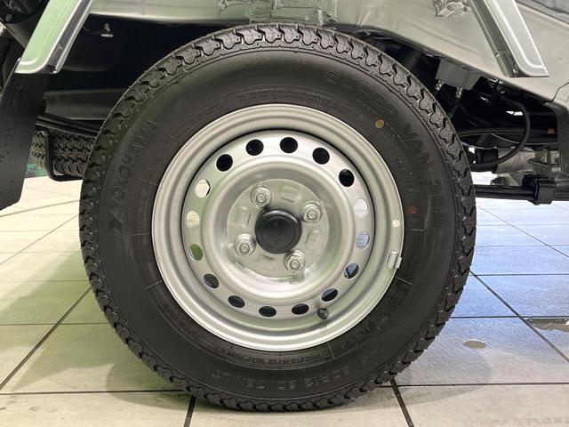 ハイゼットトラック スタンダード　禁煙車　４ＷＤ　衝突被害軽減システム　コーナーセンサー　スマートキー　レーンアシスト　オートマチックハイビーム　クリアランスソナー　先行車発進お知らせ装置　オートライト　パワーウィンドウ　荷台ステップ（27枚目）